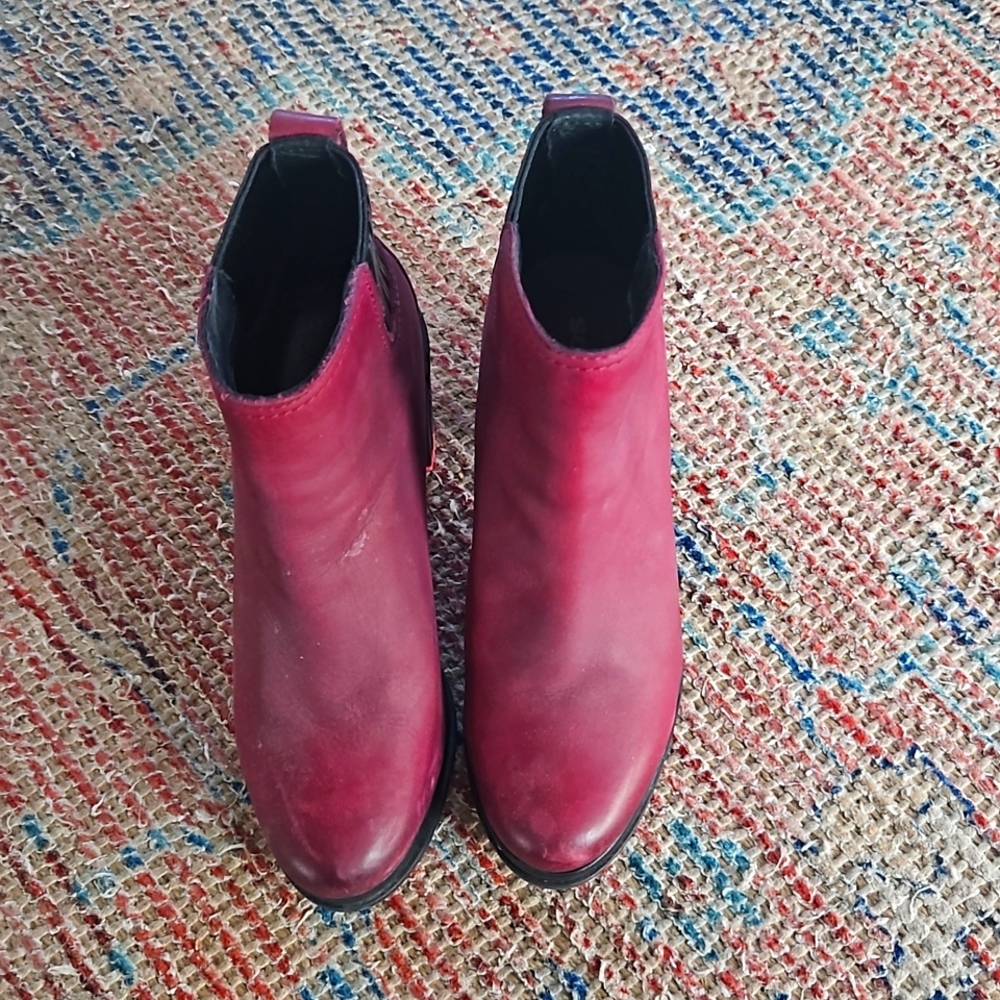 EUC Sorel winter boots in wine